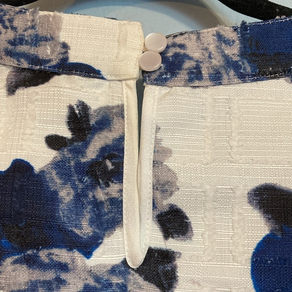 Gracia Womens Size S Blue White Floral Cropped Boxy Short Sleeve Zipper Blouse - Picture 8 of 12